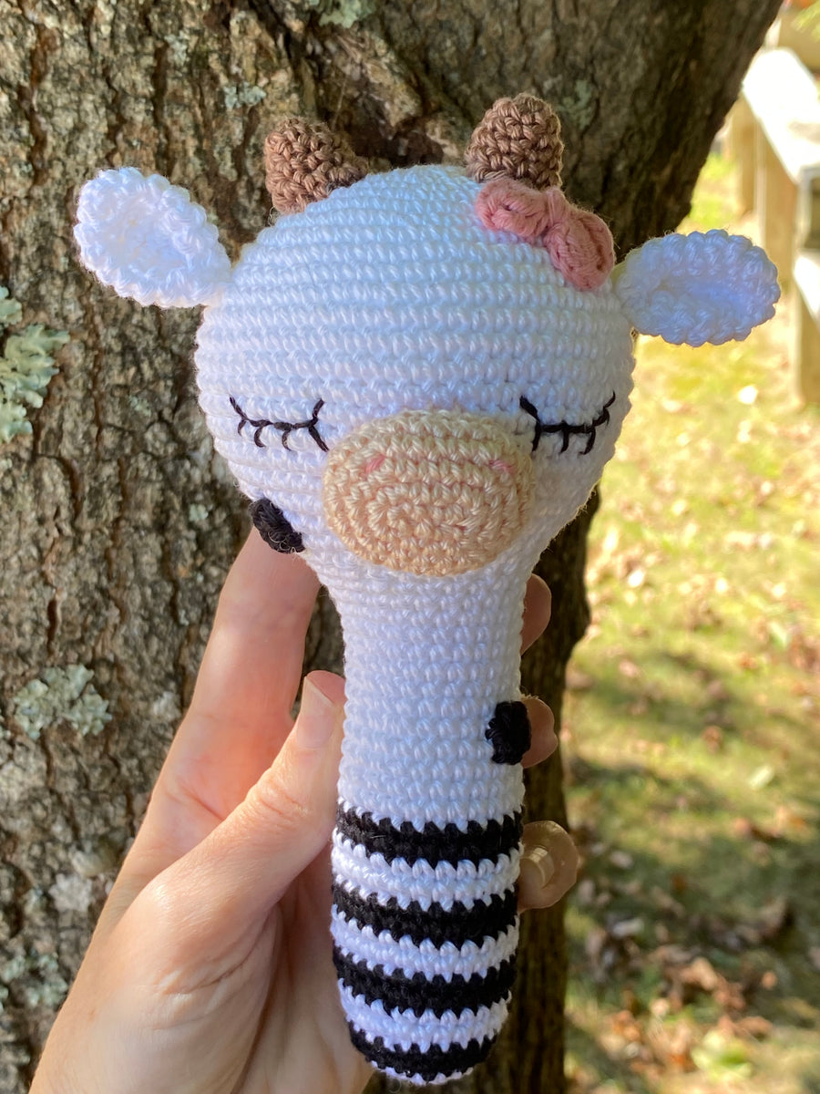 Crochet cow rattle โ Craftykin.nz